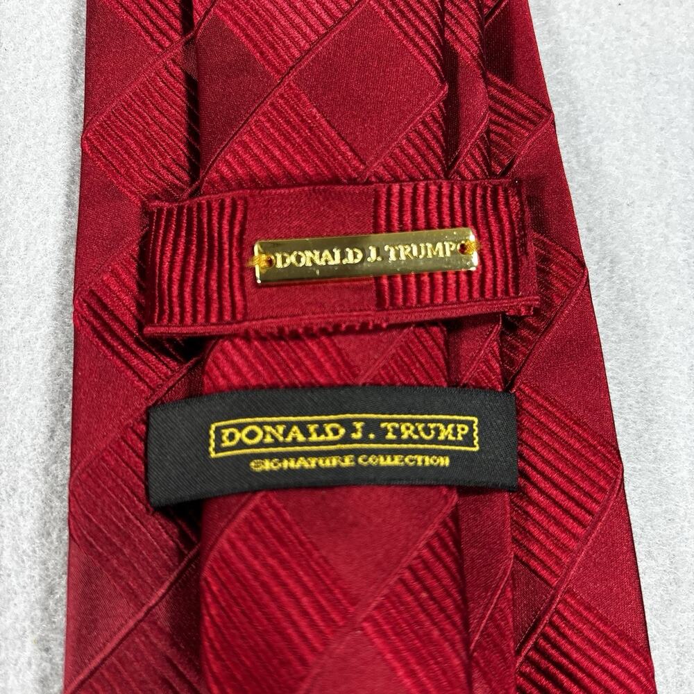 Donald J. Trump Signature Collection Red Gold Geometric Woven 100% Silk Tie Logo